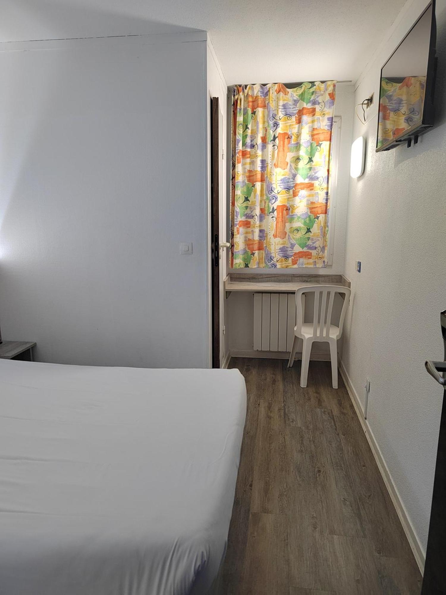 Alpha Hotel Bouafle Buitenkant foto