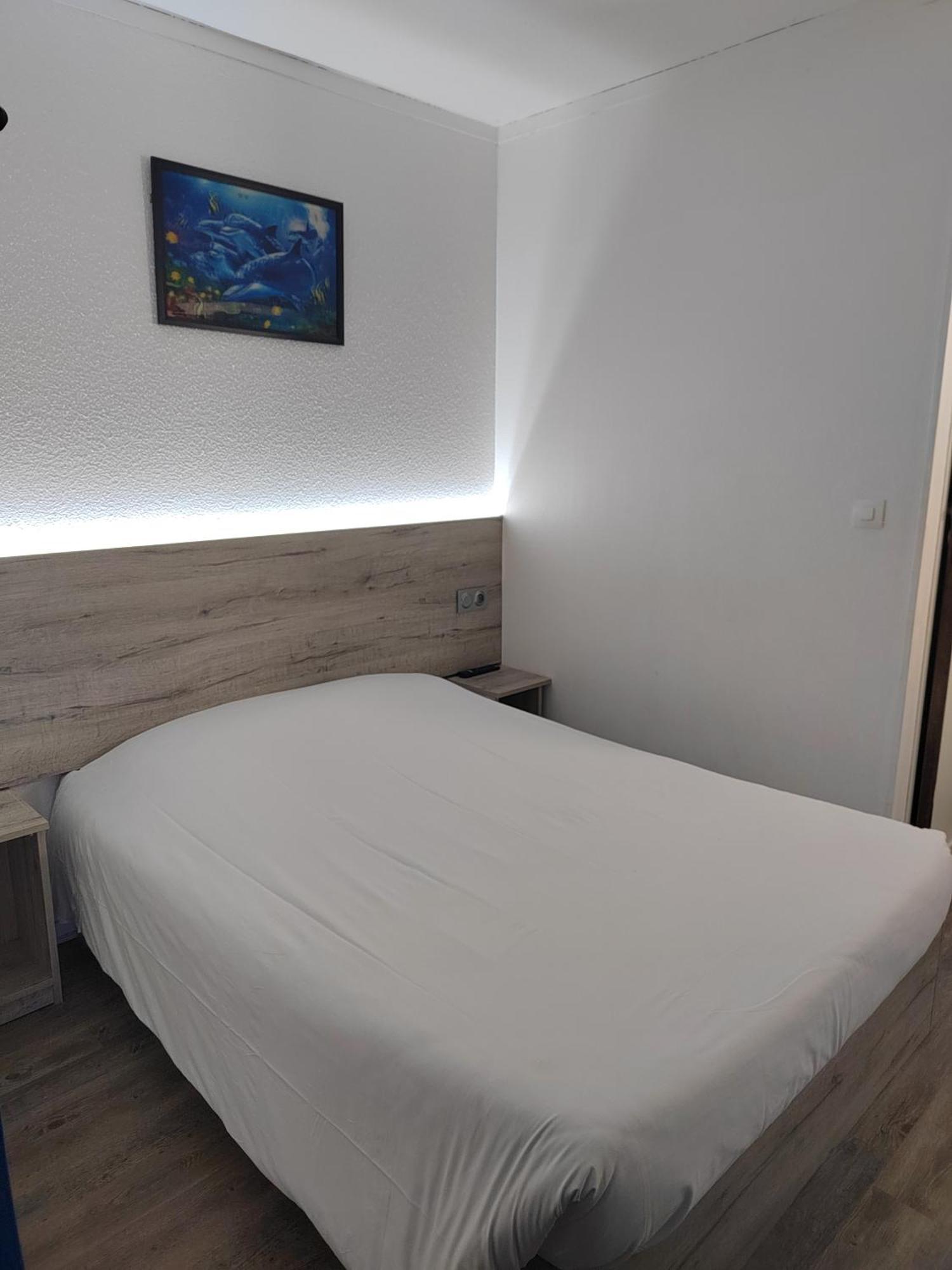 Alpha Hotel Bouafle Buitenkant foto