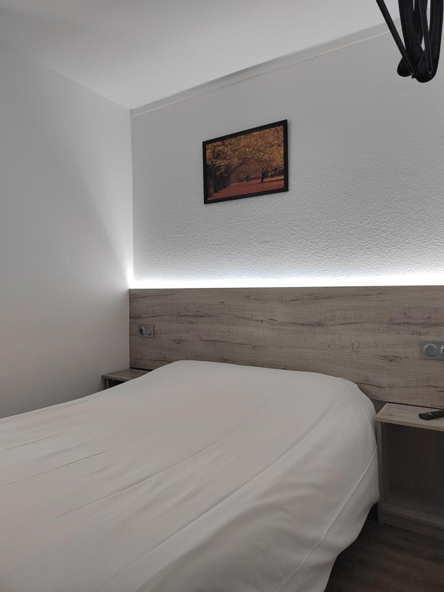 Alpha Hotel Bouafle Buitenkant foto